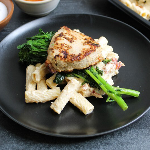 What's included in Sun-Kissed Tomato Chicken Rigatoni